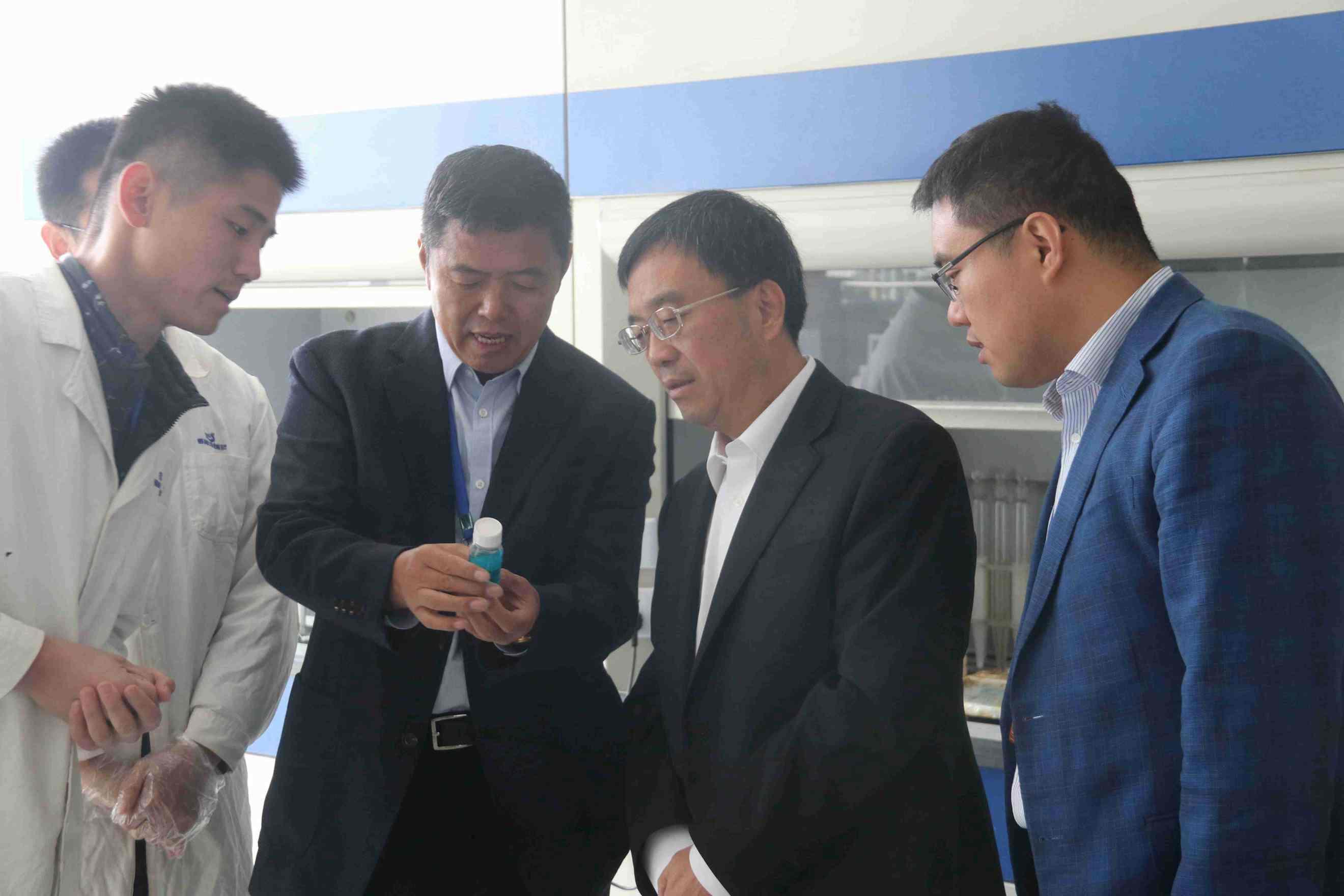 市委常委、市秘书长祝华到集团宣讲十九大精神